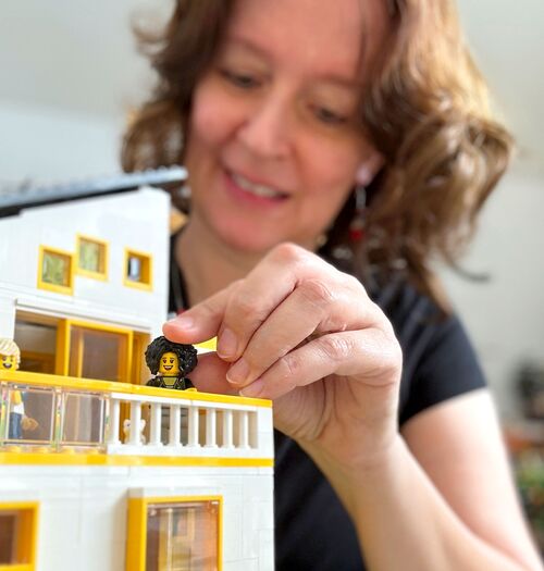 Portrait von Nicole Angela Buck – Expertin für klare Kommunikation, Content und KI-Strategien.